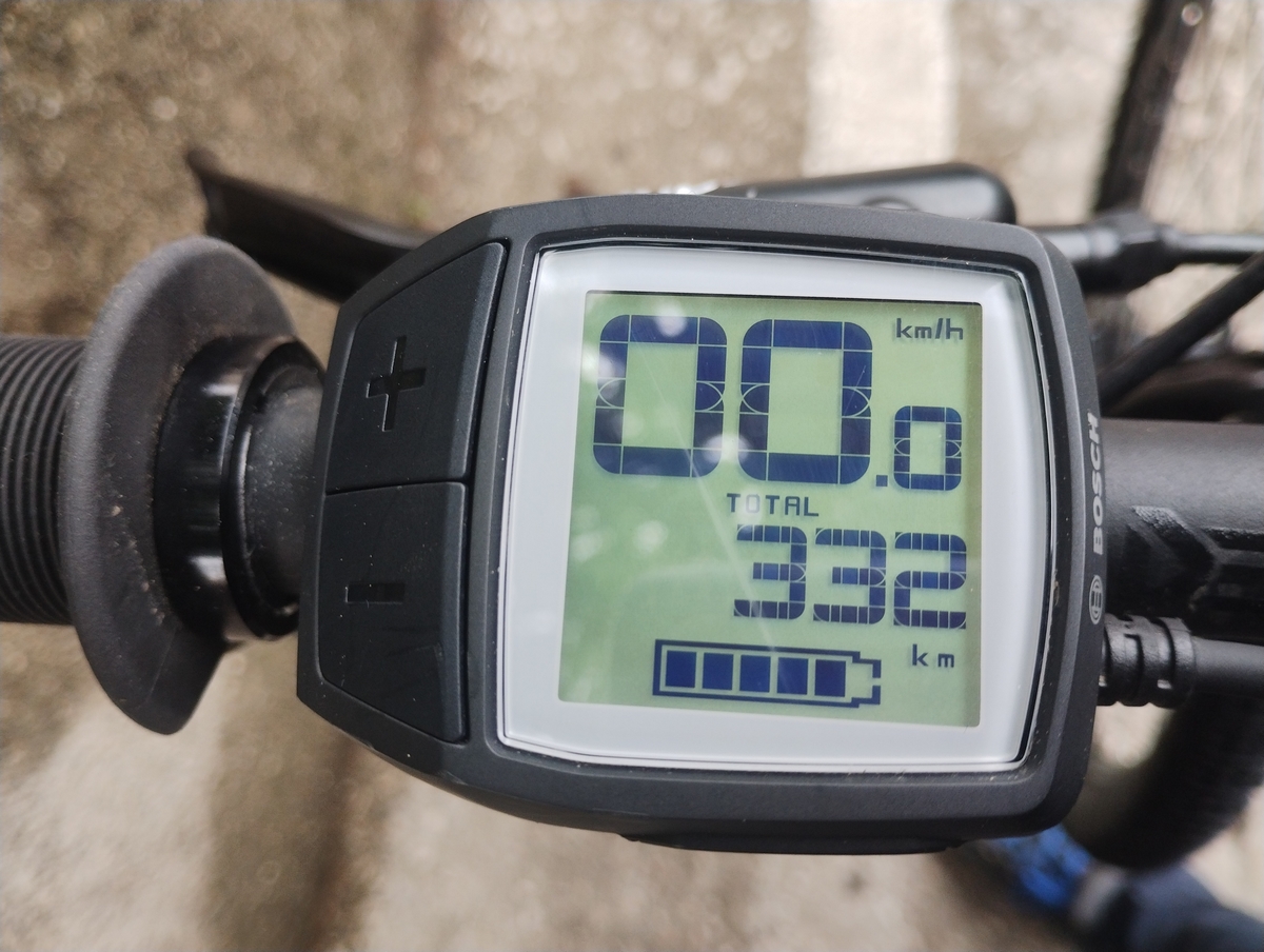 le boitier de sélection du mode d'assitance est situé à main gauche du cycliste